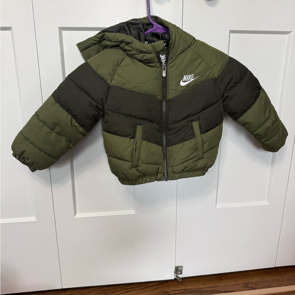 Nike Kids Olive & Dark Green Chevron Puffer Jacket with Hood